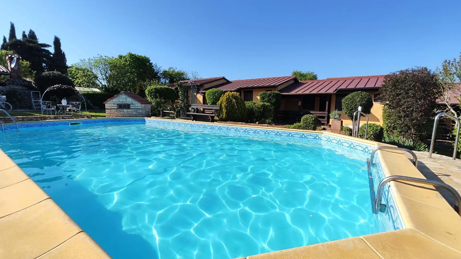 Poolside Compact Family Cottage Bella Rovinjsko Selo Holiday home