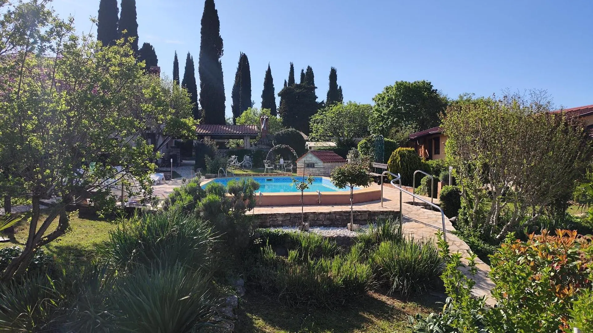 Poolside Compact Family Cottage Bella Rovinjsko Selo Holiday home