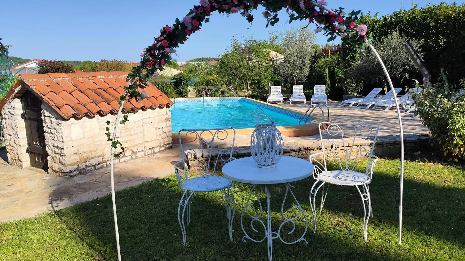 Poolside Compact Family Cottage Bella Rovinjsko Selo Holiday home