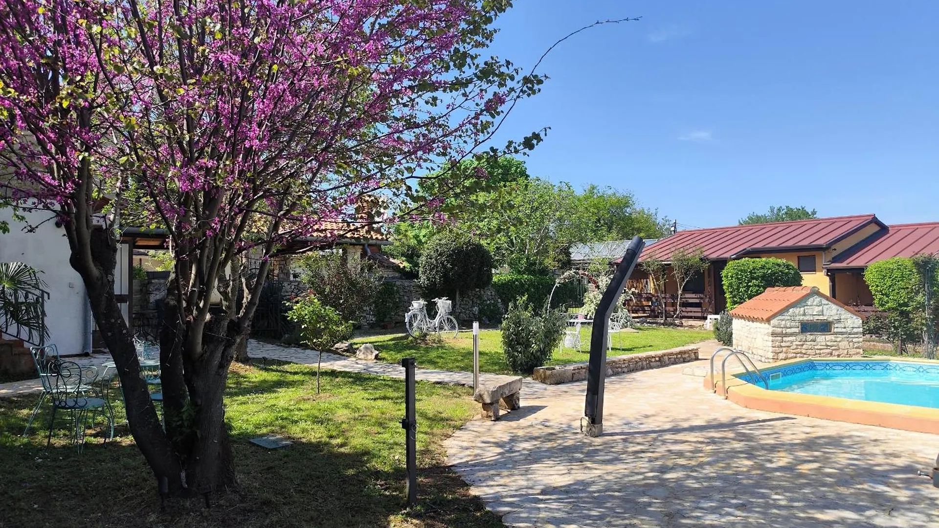 Poolside Compact Family Cottage Bella Rovinjsko Selo