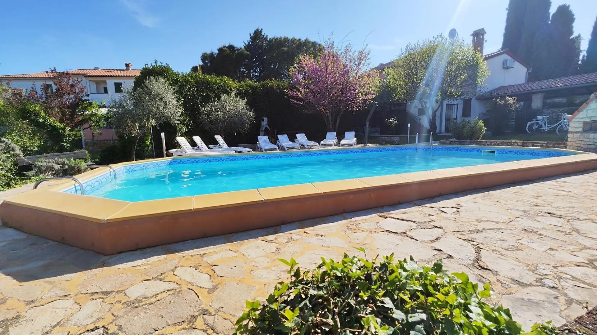 Poolside Compact Family Cottage Bella Rovinjsko Selo Holiday home