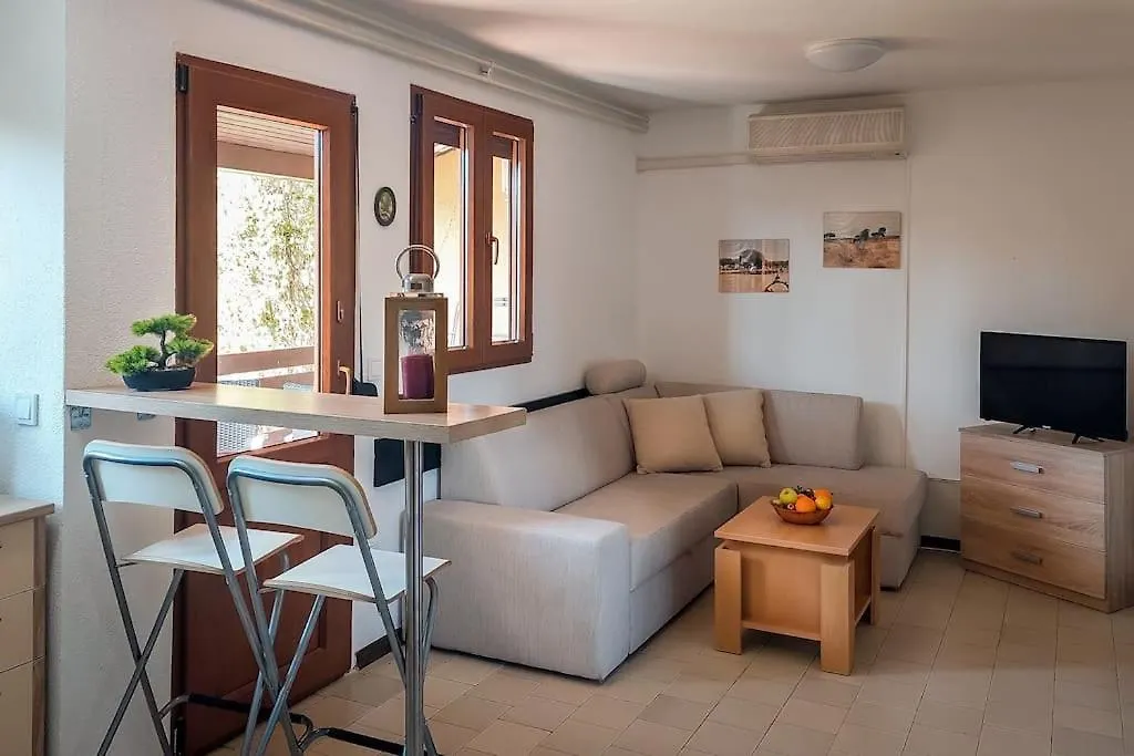 Poolside Compact Family Cottage Bella Rovinjsko Selo