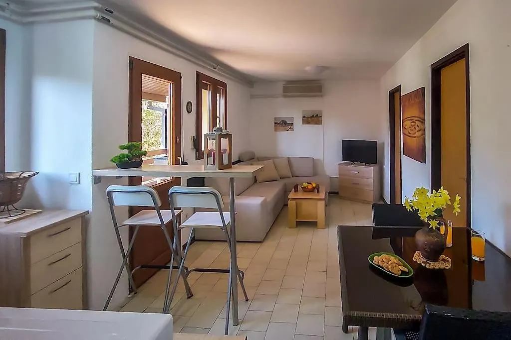 Poolside Compact Family Cottage Bella Rovinjsko Selo 0*,